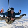 Прыжок с парашютом над живописным ландшафтом, компания и опытный инструктор в небе - превью 1