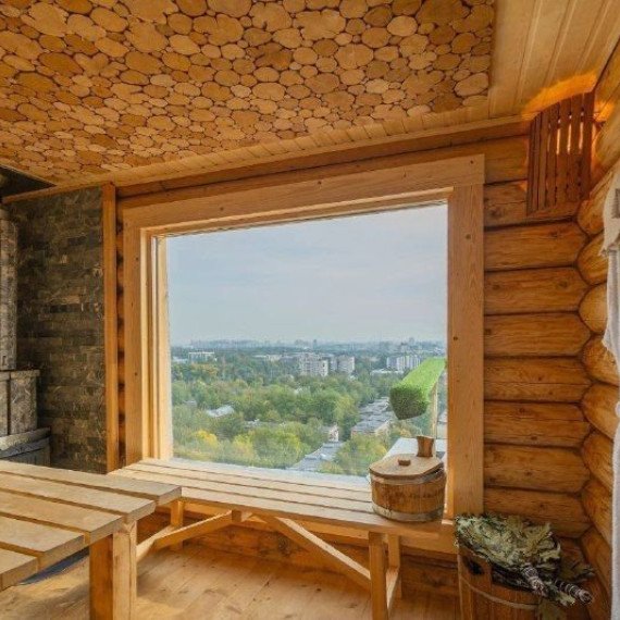 Сауна с большим окном и видом на город Сауна с большим окном и видом на город