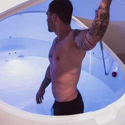 Программа для двоих Одновременное посещение двух видов флоатинга