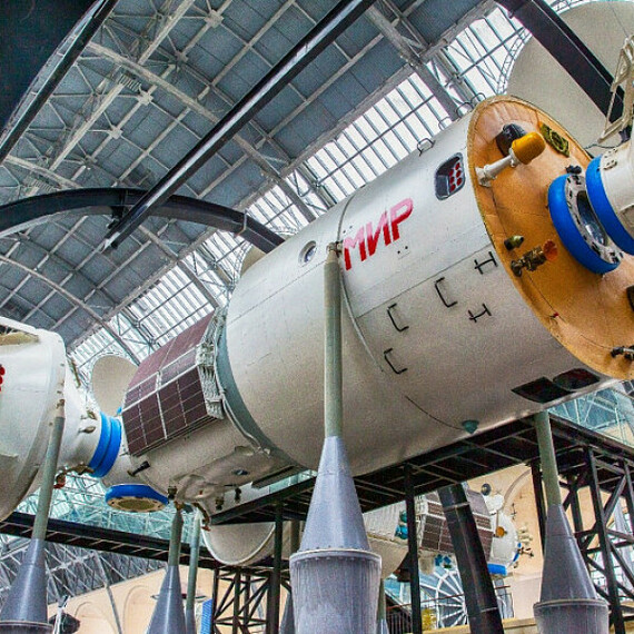 Модели космических кораблей в музее авиации и космонавтики на выставке технологий. Фото 13