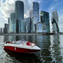 Прогулка по центру города на катере Стремительный