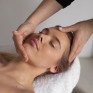 Массаж лица в spa-салоне проводится специалистом - превью 1