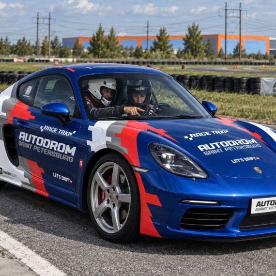 Заезд за рулем на спортивном автомобиле Porsche Cayman S