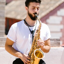 Занятие на саксофоне