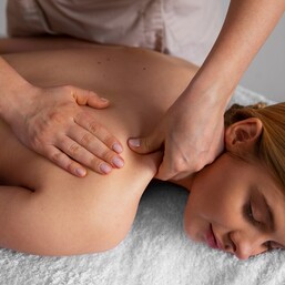 Массаж шейно воротниковой зоны