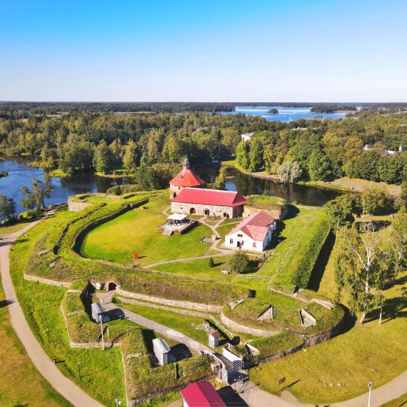 Тур Карельский колорит Рускеала долина водопадов хаски и лисы. Главное фото