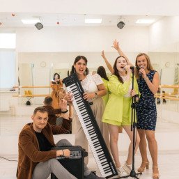 Урок игры на музыкальном инструменте