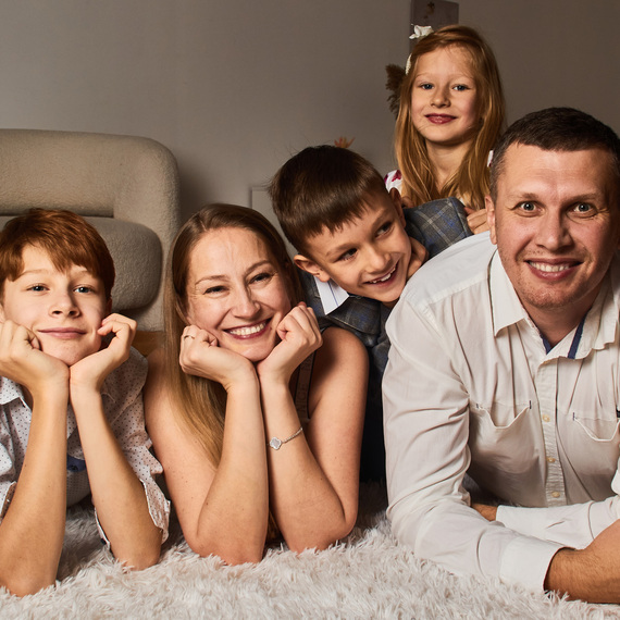 Студийная семейная фотосессия - изображение 3