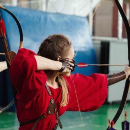 Групповое занятие по стрельбе из лука