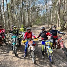 Заезд на питбайке