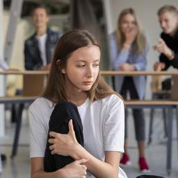 Буллинг в школе - как ребенку решать конфликты без драки