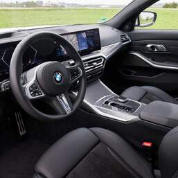 Заезд на спорткаре BMW M240 на гоночном треке