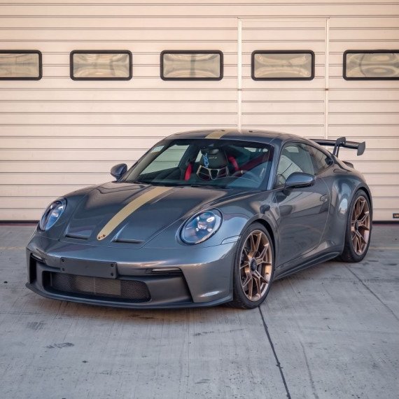 Заезд на спорткаре Porsche 911 GT3 на гоночном треке. Фото 5