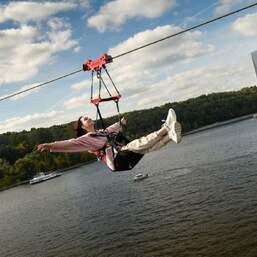 Спуск по стальному канату Zipline