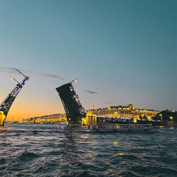Ночная обзорная экскурсия по Санкт-Петербургу с теплоходной прогулкой и разведением мостов