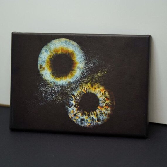 Фотография радужки глаза на холсте . Главное фото