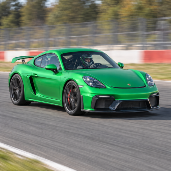 Заезд на спорткаре Porsche Cayman GT4 на гоночном треке
