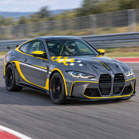 Заезд на спорткаре BMW M4 G82 на гоночном треке