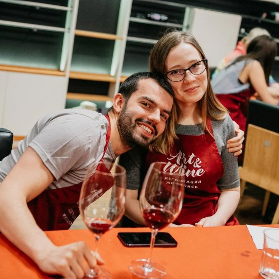 Вечер винной дегустации в арт-студии с друзьями и общением Вечер винной дегустации в арт-студии с друзьями и общением
