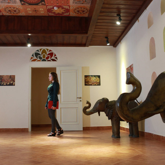 Экскурсия по музею с фигурами слонов и необычной настенной росписью в Rajasthan