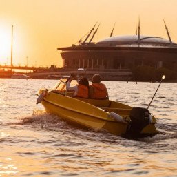 Прогулка на катере за штурвалом