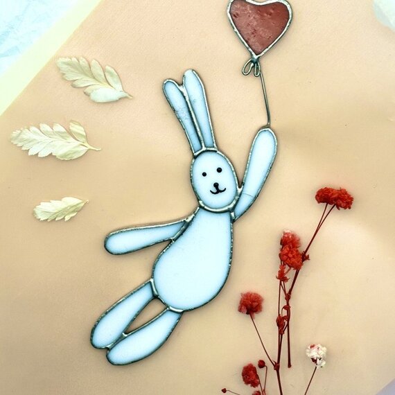 Процесс декорирования печенья в виде осенних листьев на мастер-классе в уютном кафе. Главное фото