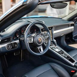 Аренда автомобиля Porsche 911 Targa 4