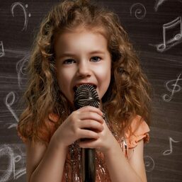 Уроки по вокалу для детей онлайн