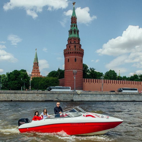 Прогулка по центру города на катере 
