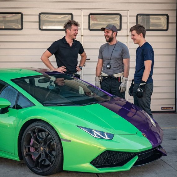 Заезд на спорткаре Lamborghini Huracan на гоночном треке