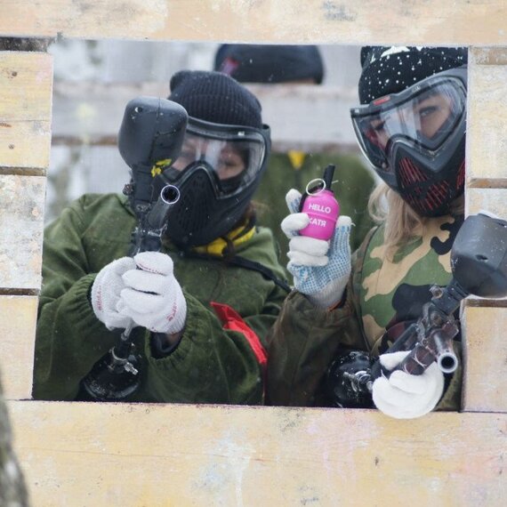 Игра в пейнтбол. Главное фото