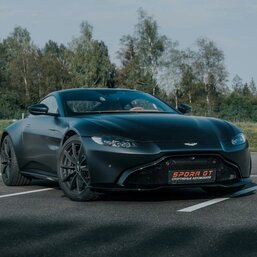 Заезд на автомобиле Aston Martin Vantage