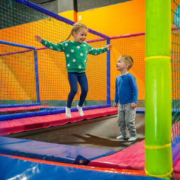 Групповая тренировка на батутах