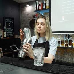 Мастер-класс по приготовлению коктейлей