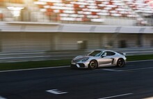 Заезд на спорткаре и гоночных треках