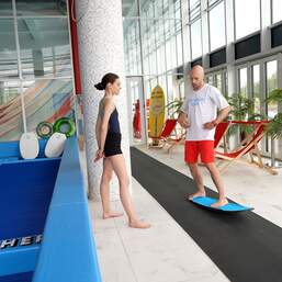 Катание на искусственной волне SurfHouse