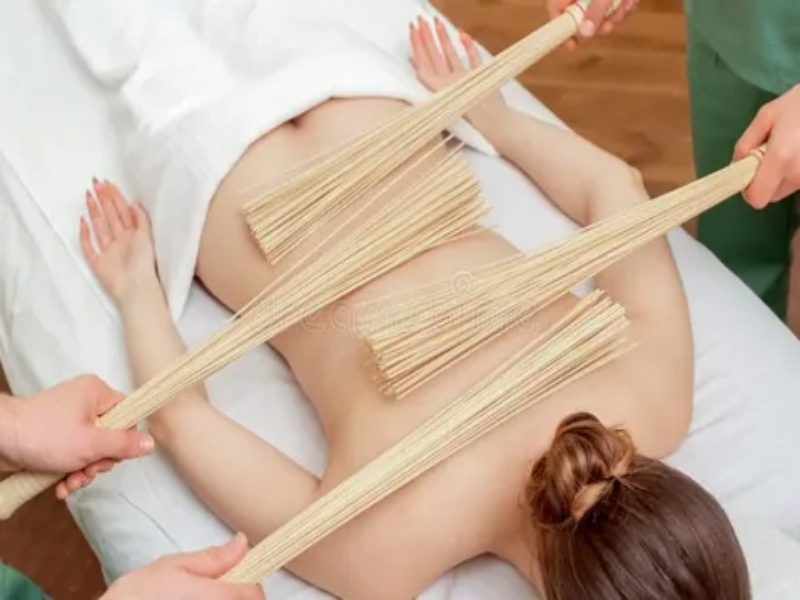 Самурайский массаж бамбуковыми вениками. Массаж спины бамбуковыми палочками. Самурайский массаж бамбуковыми палочками. • Самурайский бамбуковый массаж.