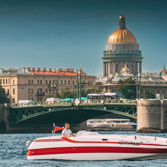 Прогулка на катере Антураж - изображение 1 Прогулка на катере Антураж - изображение 1