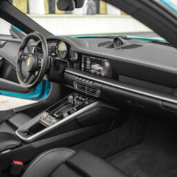 Аренда автомобиля Porsche 911 Carrera 4S