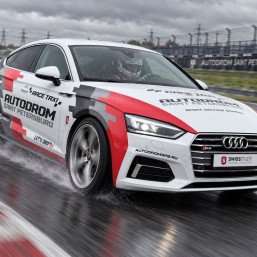 Заезд за рулем по гоночной трассе на спортивном автомобиле Audi S5