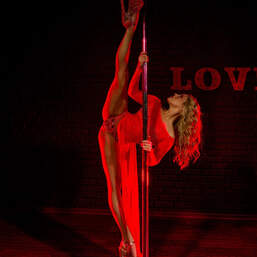 Занятия танцами Pole Dance