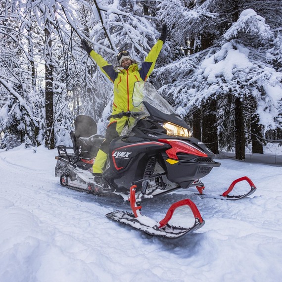Зимний вихрь - прогулка на канадском снегоходе. Главное фото