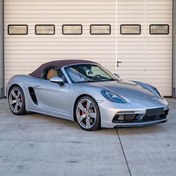 Заезд на спорткаре Porsche Boxster 718 GTS на гоночном треке