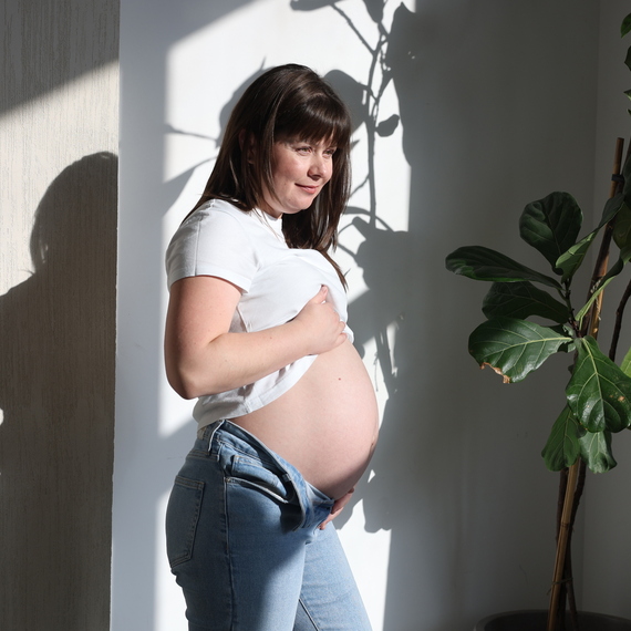 Фотосессия в студии для беременной - изображение 3