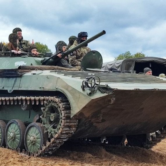 На развертывании военной техники на учебном полигоне в России. Главное фото