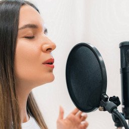 Абонемент на занятия вокалом