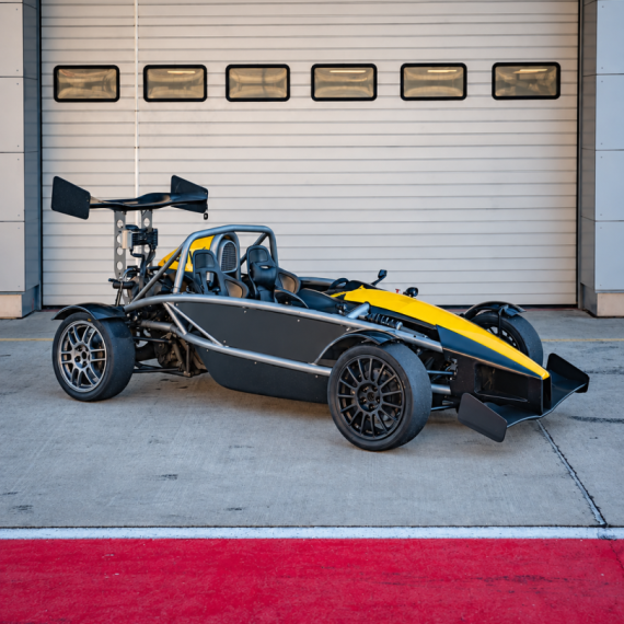 Заезд на спорткаре Ariel Atom на гоночном треке