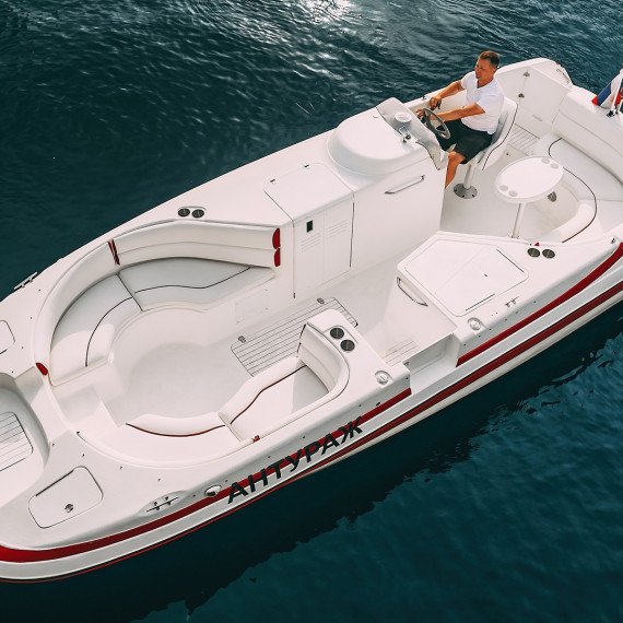 Прогулка на катере Антураж - изображение 3 Прогулка на катере Антураж - изображение 3