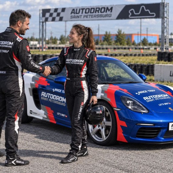 Заезд за рулем на спортивном автомобиле Porsche Cayman S
