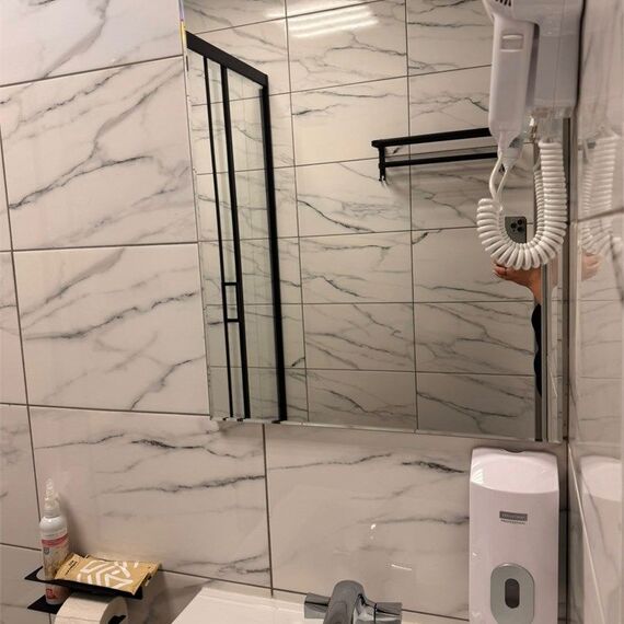 Улучшенный номер с 1 кроватью. Фото 3